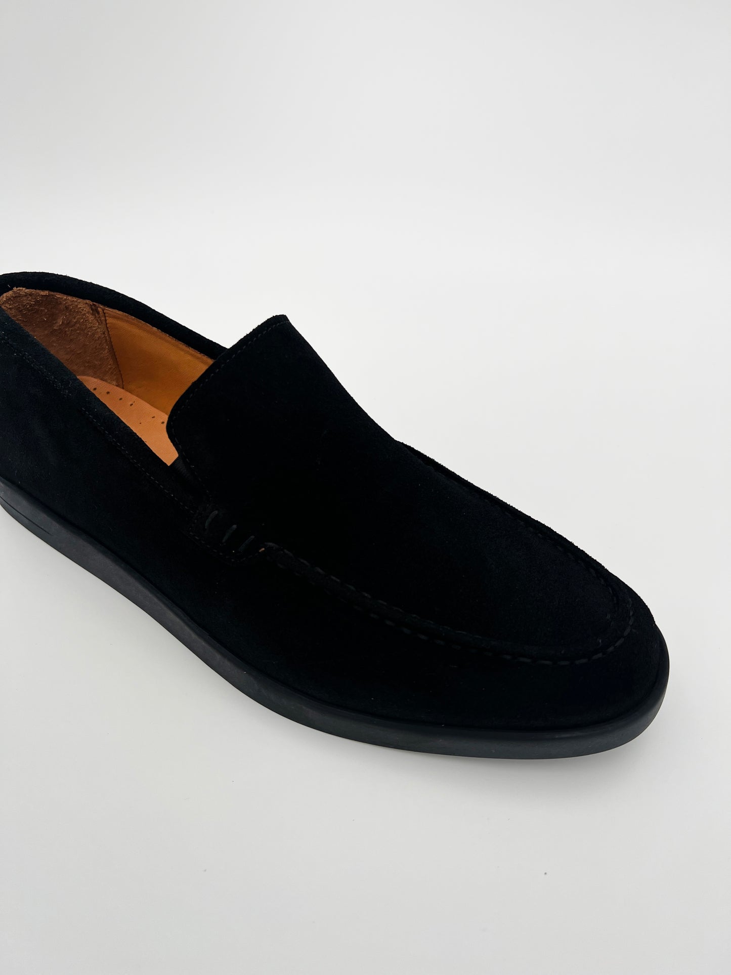 BLACK ON BLACK LOAFER