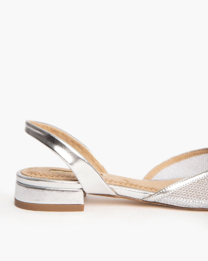 METALLIC MESH FLAT SANDALS IN SILVER