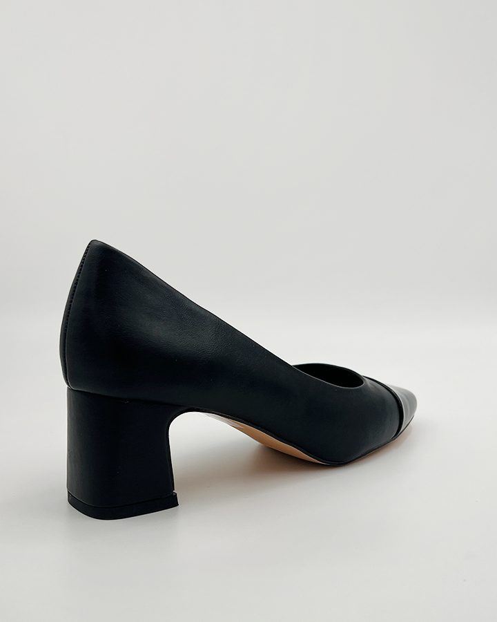 LOW HEEL PUMP IN BLACK