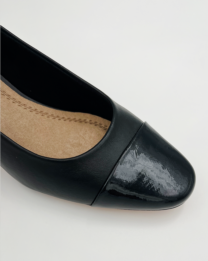 LOW HEEL PUMP IN BLACK