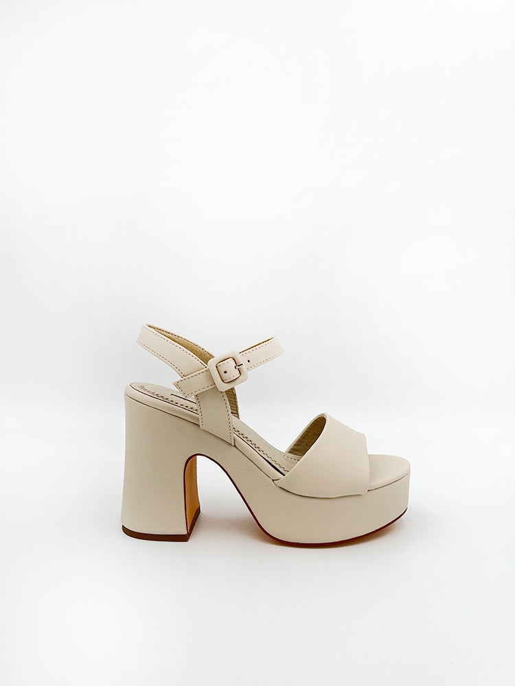 SANDALS IN BEIGE