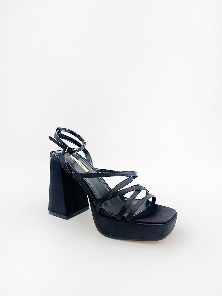 STRAPPY SANDALS WITH CHUNKY HEEL