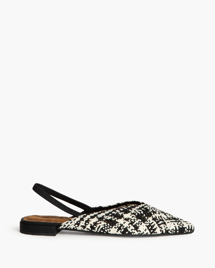 BRAIDED FLATS IN BLACK AND WHITE