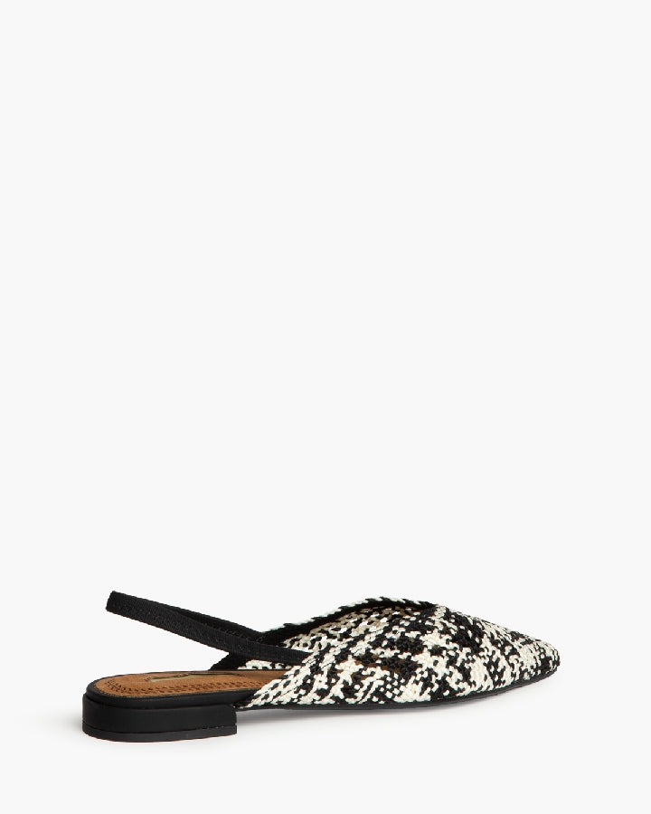 BRAIDED FLATS IN BLACK AND WHITE