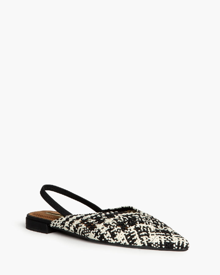 BRAIDED FLATS IN BLACK AND WHITE