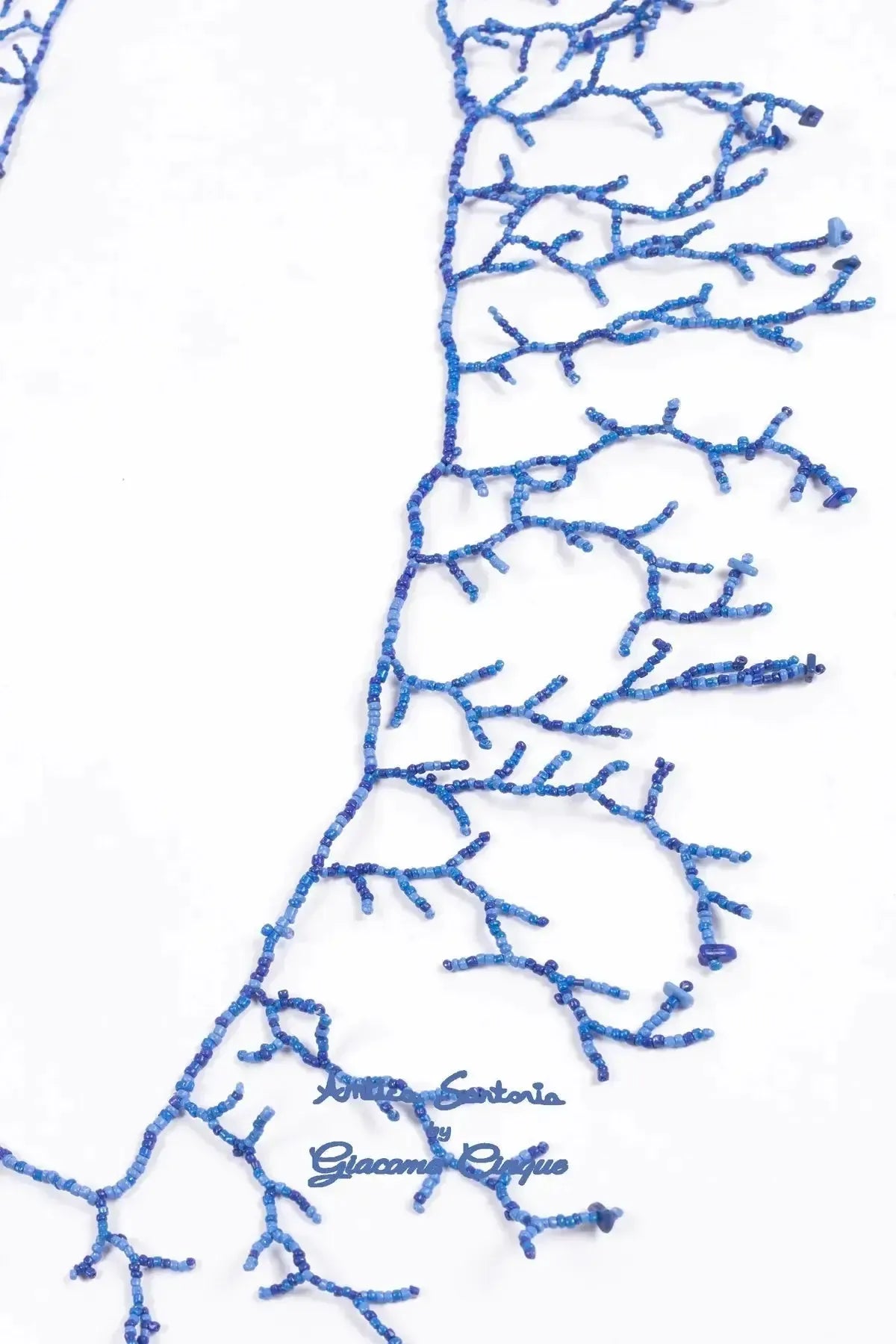 LONG NECKLACE IN BLUE