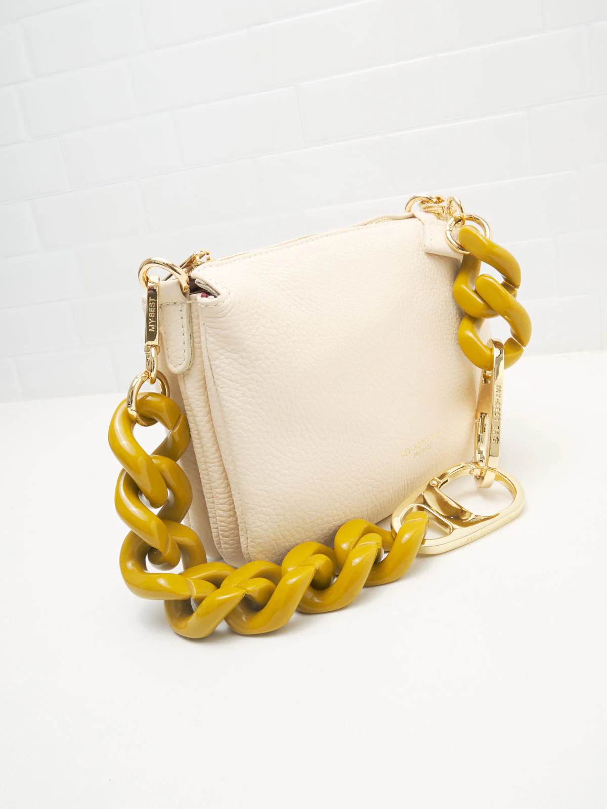 SHOULDER BAG IN WHITE