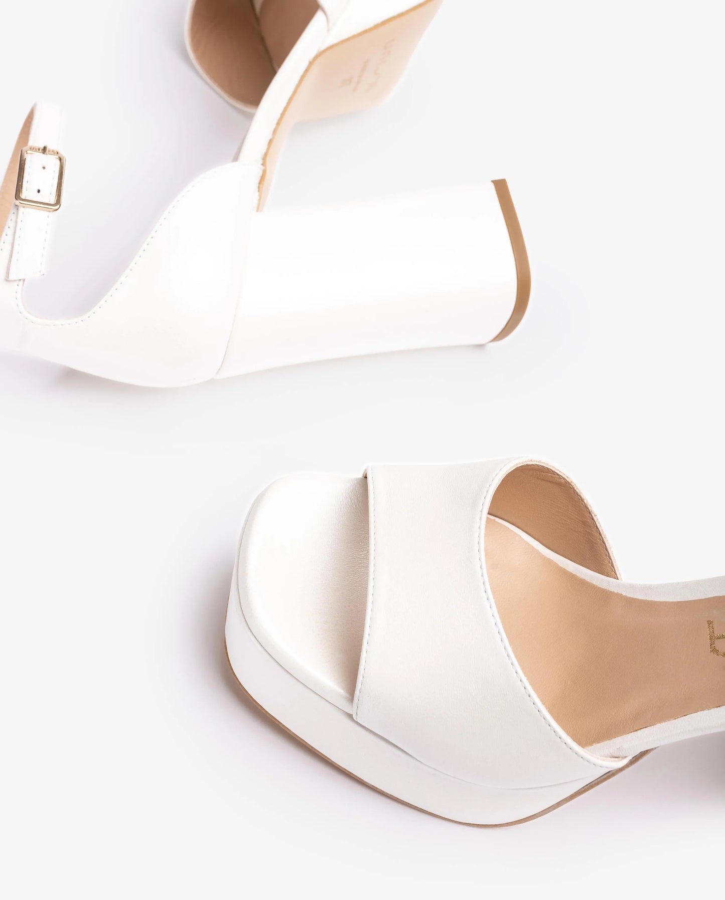 PLATFORM SANDAL