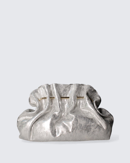 CLUTCH BAG IN METALLIC SILVER