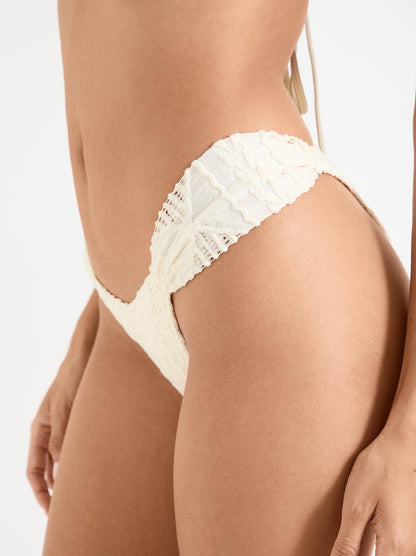 AMIRA BOTTOM