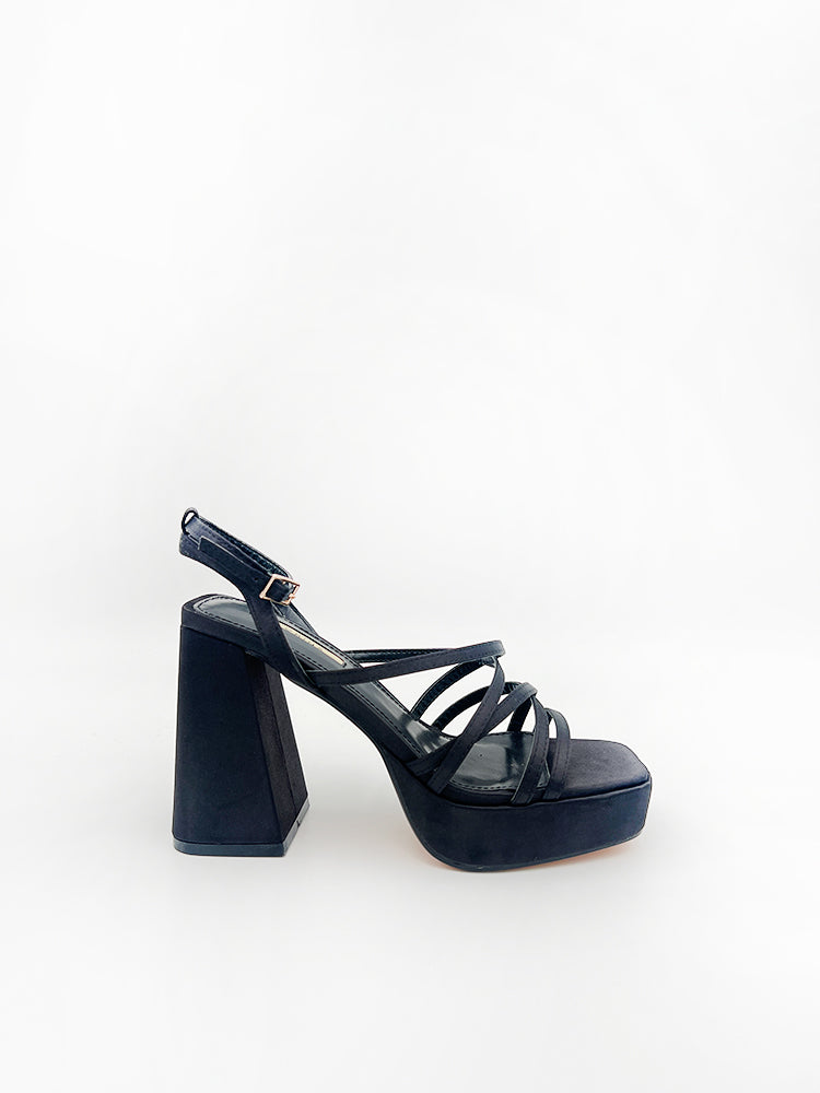 STRAPPY SANDALS WITH CHUNKY HEEL