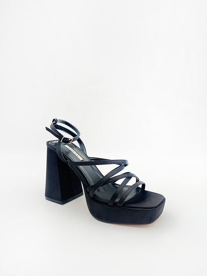 STRAPPY SANDALS WITH CHUNKY HEEL