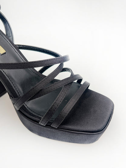 STRAPPY SANDALS WITH CHUNKY HEEL