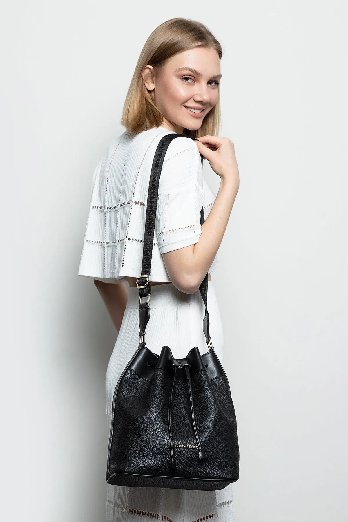 BUCKET BAG IN BLACK-Bucket Bags-MARIE CLAIRE- Pointure.AE