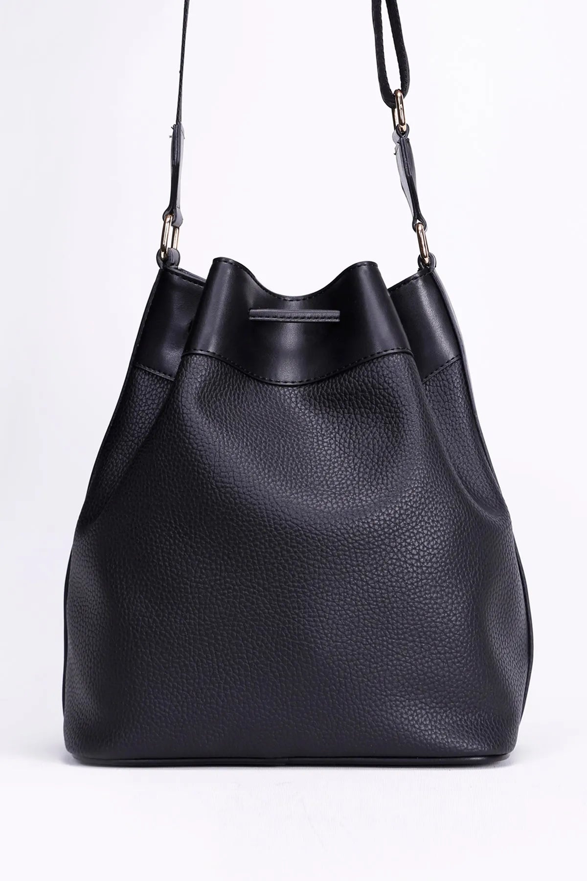 BUCKET BAG IN BLACK-Bucket Bags-MARIE CLAIRE- Pointure.AE