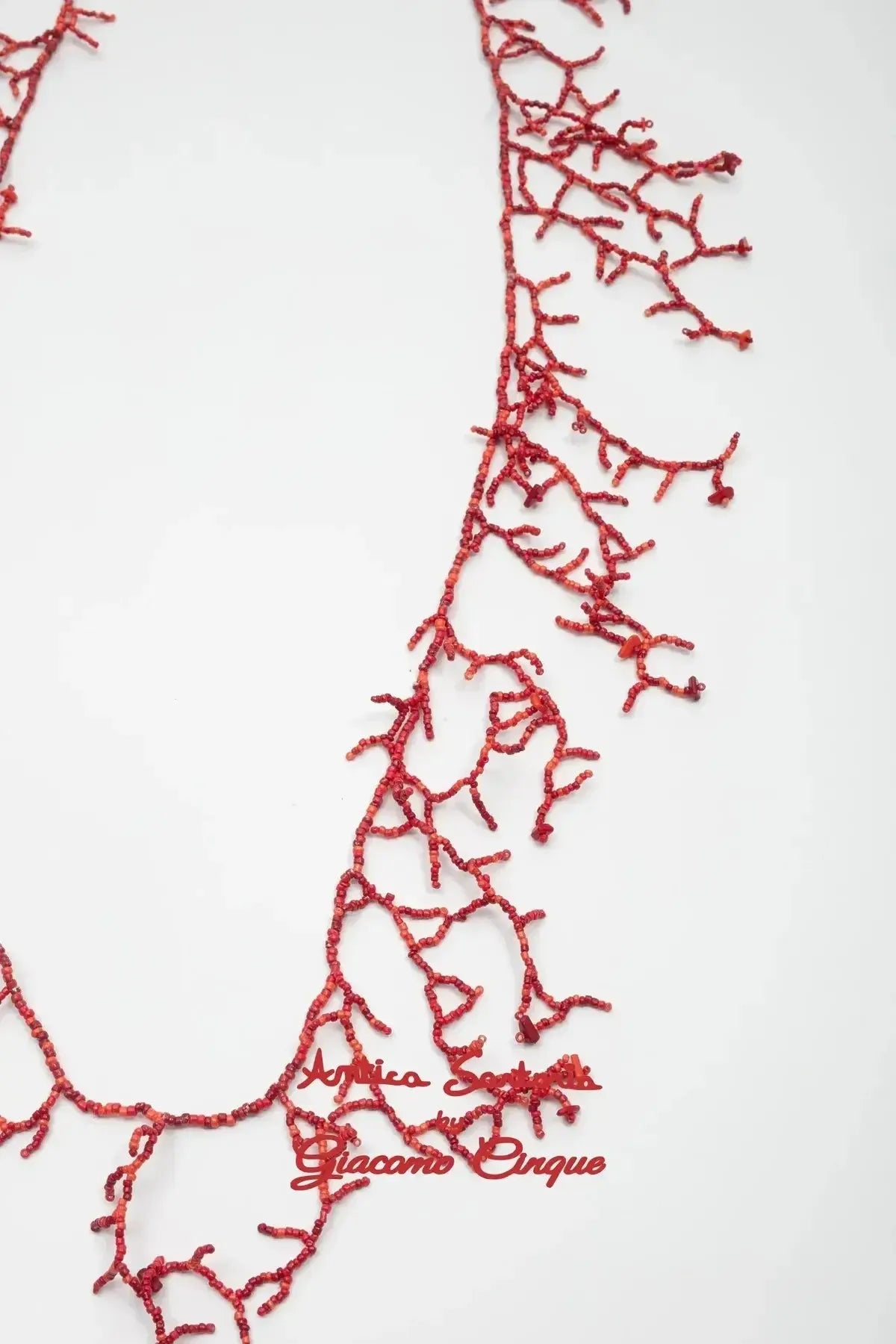 LONG NECKLACE IN RED